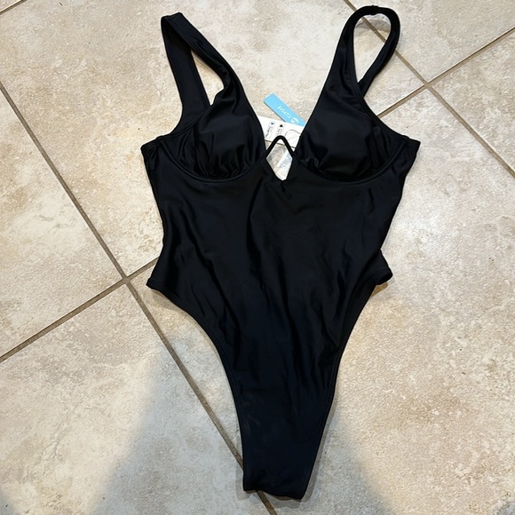 NWT! Cupshe V-Wire Underwire One-Piece Swimsuit L Black - Picture 4 of 10